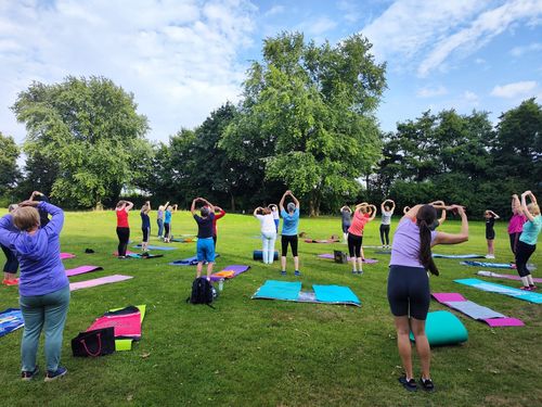 Sporttreibende im Park