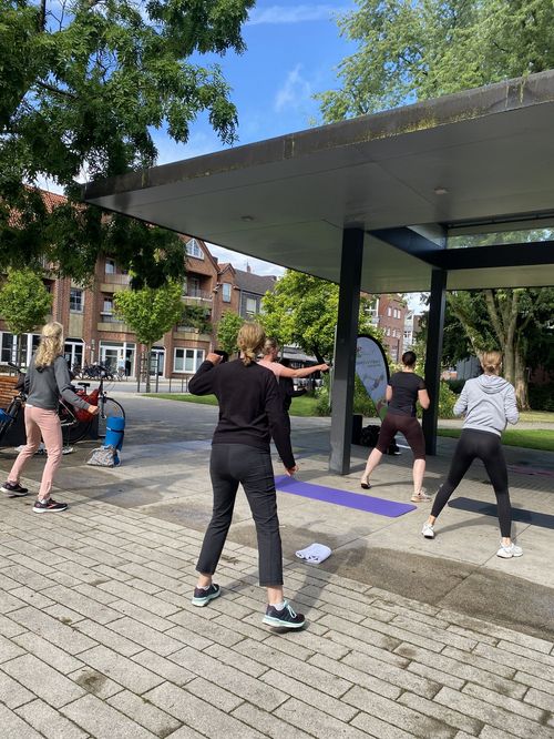 Sporttreibende im Park
