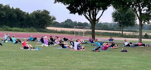 Sporttreibende im Park