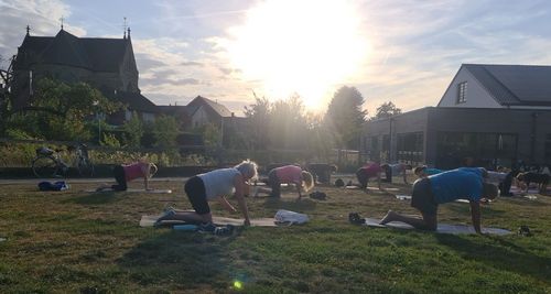 Sporttreibende im Park